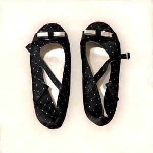 Black dress shoes! Says size 11 but I wanna say more 10.